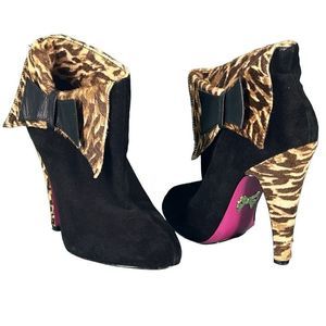 Betsey Johnson Women's Black and Leopard Suede Booties - Size 7